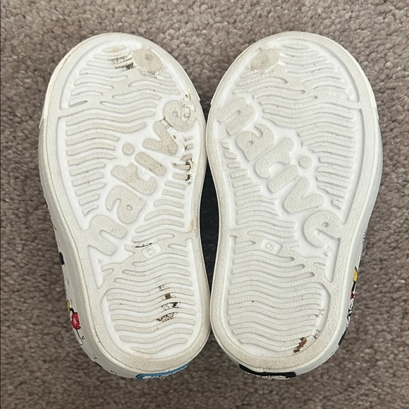 Native Mickey Mouse - Picture 5 of 5